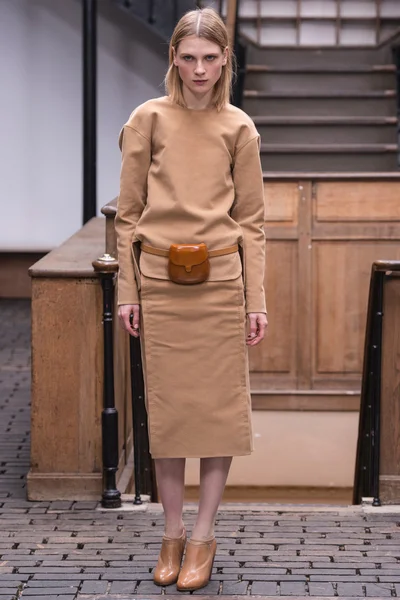 Look 15